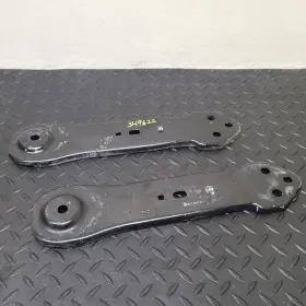 23392674 Chevrolet 18-23 Traverse Rear Subframe Mounting Brackets Pair Oem