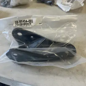 18-65454-001 Freightliner Shock Mount Bracket. Nos F6